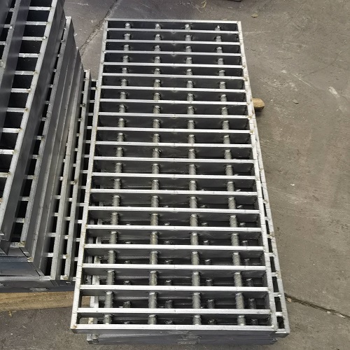 穿孔鋼格板鋼格柵特點有哪些性能優勢