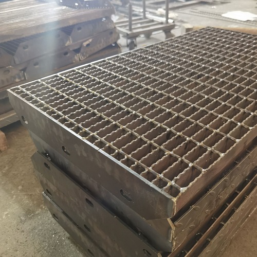 工業車間必備：鍍鋅格柵板與鋼格柵板