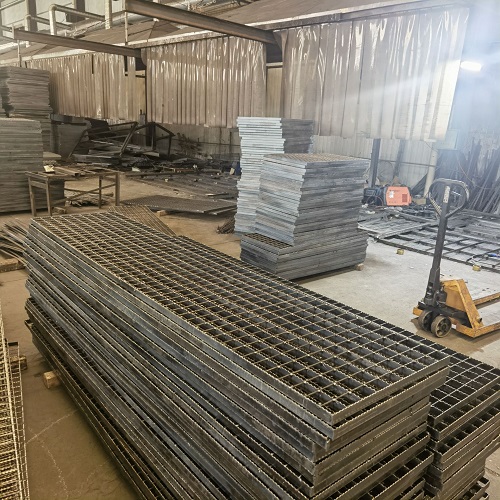 平臺(tái)鋼格板鋼格柵排水與通風(fēng)效果