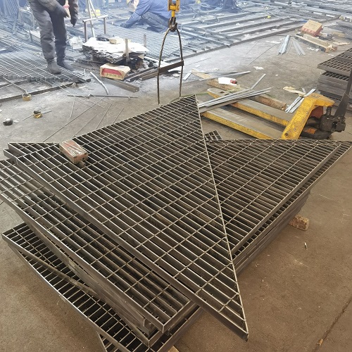 工程異形鋼格板專(zhuān)為環(huán)保設(shè)計(jì)