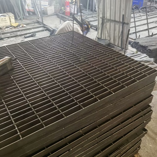 鋼格板用于排水溝蓋板的優勢分析