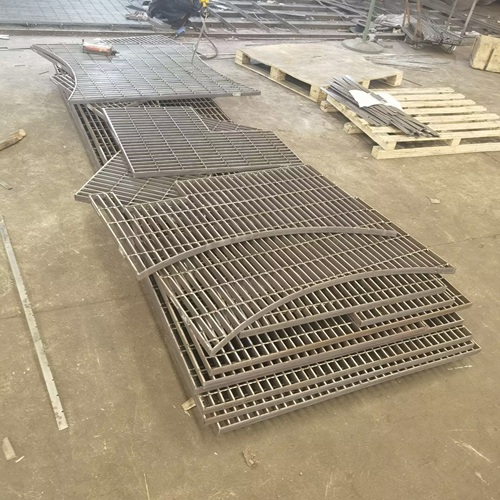 商業(yè)綜合體里的鋼格柵板隔斷太有設(shè)計感了