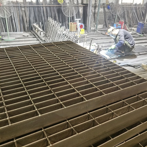 鋼格柵板為何成了地下管廊的標配材料