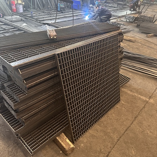 鋼格柵板打造城市步道的新趨勢